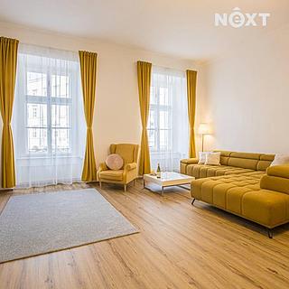 Prodej bytu 2+1 100 m² Jindřichův Hradec I, nám. Míru