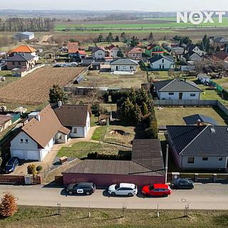 Prodej stavební parcely 1 494 m² Zálezlice