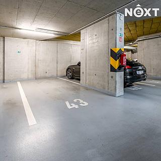 Pronájem parkovacího místa 13 m² Praha