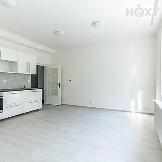 Pronájem bytu 2+kk 48 m² Praha Malešice, Káranská