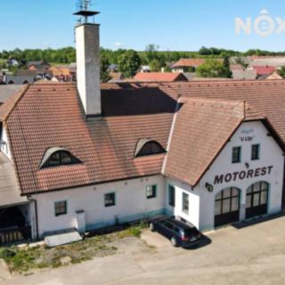 Prodej restaurace 1 400 m² Dolany Svinišťany