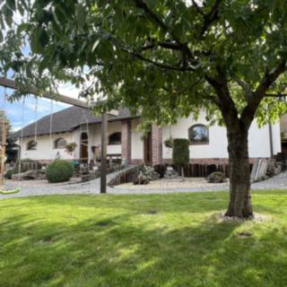 Pronájem rodinného domu 222 m² Lysice