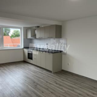 Pronájem bytu 1+kk a garsoniéry 68 m² Telč -Staré Město, 9. května