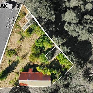 Prodej stavební parcely 2 000 m² Bochov