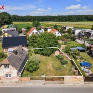 Prodej stavební parcely 400 m² Strašnov