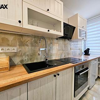 Prodej bytu 3+1 70 m² Klášterec nad Ohří, Školní