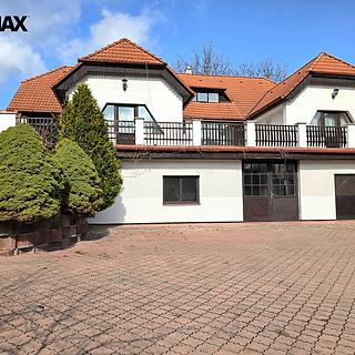 Prodej rodinného domu 302 m² Nepomyšl