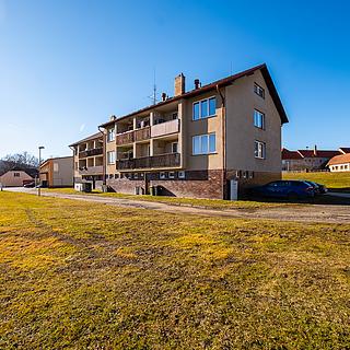 Prodej bytu 4+1 74 m² Hracholusky