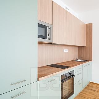 Prodej bytu 1+kk a garsoniéry 42 m² Praha Smíchov, Toyen