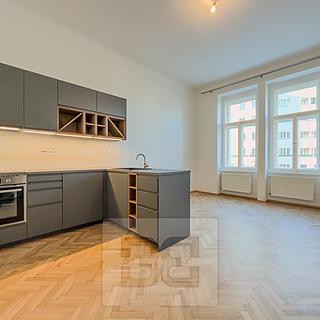 Pronájem bytu 3+kk 80 m² Praha Holešovice, Veletržní