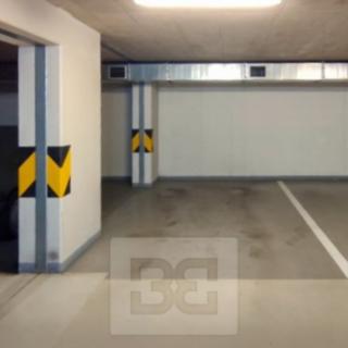 Pronájem parkovacího místa 12 m² Praha