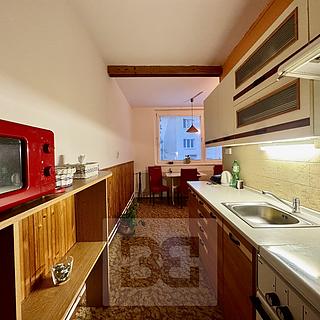 Pronájem bytu 2+1 55 m² Hluk, Závodní