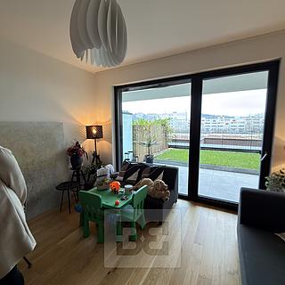 Pronájem bytu 2+kk 63 m&sup2; Praha