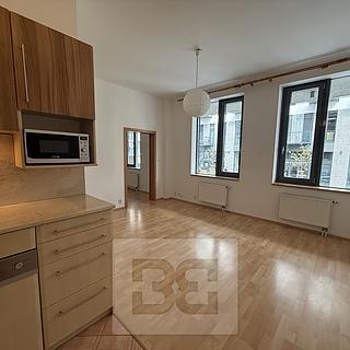 Pronájem bytu 2+kk 44 m&sup2; Praha