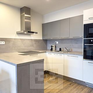 Pronájem bytu 3+kk 85 m&sup2; Praha