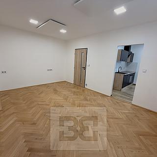 Pronájem bytu 2+kk 51 m² Brandýs nad Labem-Stará Boleslav Brandýs nad Labem, Komenského nám.