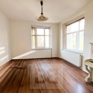 Pronájem bytu 3+1 97 m² Karlovy Vary Rybáře, Majakovského
