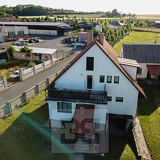 Prodej rodinného domu 238 m² Hrobce, Hlavní