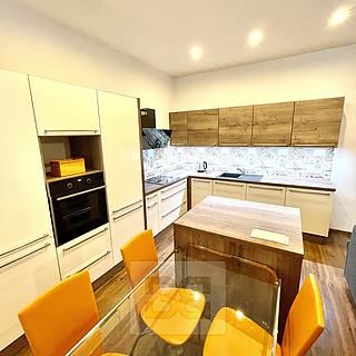 Pronájem bytu 3+kk 77 m² Praha