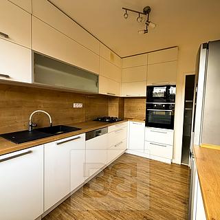 Pronájem bytu 3+1 77 m&sup2; Praha