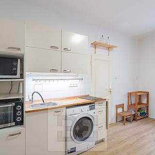 Pronájem bytu 2+kk 35 m&sup2; Praha