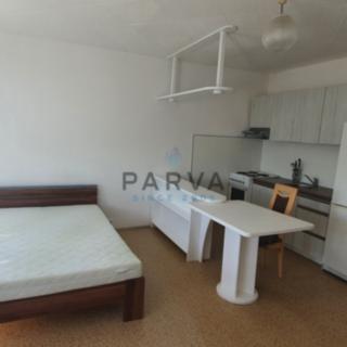 Pronájem bytu 1+kk a garsoniéry 32 m² Plzeň Severní Předměstí, Hodonínská