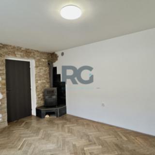 Pronájem bytu 2+1 65 m² Benešov nad Černou