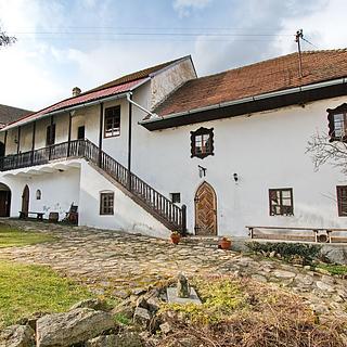 Prodej rodinného domu 380 m&sup2; Záboří