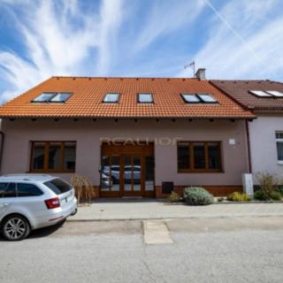 Prodej rodinného domu, 200m²
