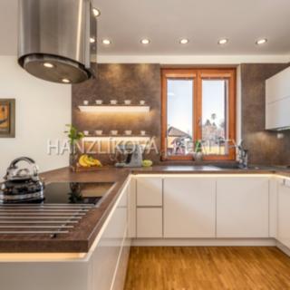 Prodej rodinného domu 460 m² Zliv