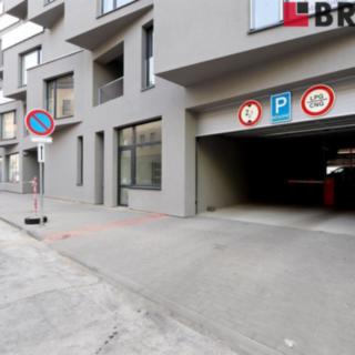 Pronájem parkovacího místa 10 m² Brno