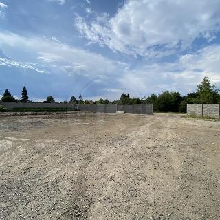 Pronájem komerčního pozemku 1200 m² Roudné
