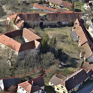 Prodej historického objektu 4 000 m² Tchořovice