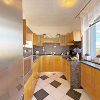 Prodej bytu 4+1 78 m² Lišov, Čechova