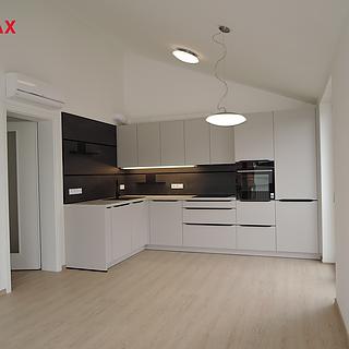 Pronájem bytu 3+kk 62 m² Hostivice, Cihlářská