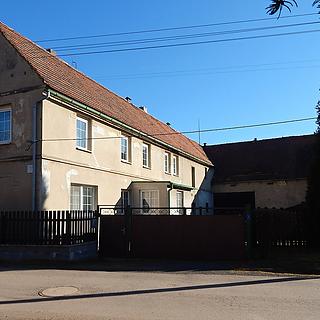 Prodej rodinného domu 200 m&sup2; Hořesedly