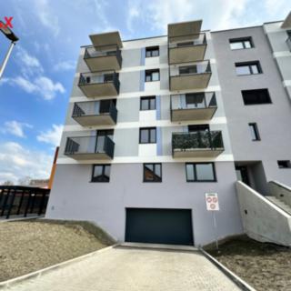 Pronájem parkovacího místa 13 m² Kladno