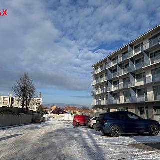 Pronájem bytu 2+kk 71 m² Velvary, Školní