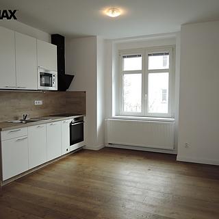 Pronájem bytu 2+kk 40 m² Praha Smíchov, U Malvazinky