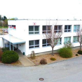 Pronájem kanceláře 235 m² Lišov, Hůrecká