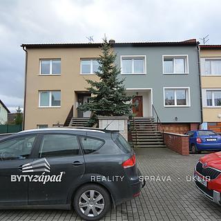 Pronájem bytu 2+1 70 m² Kladruby, Revoluční
