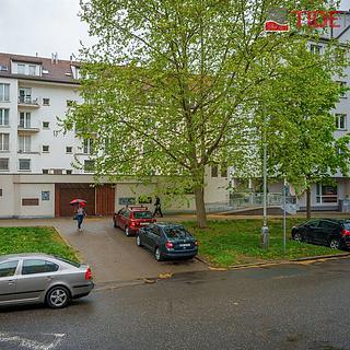 Pronájem parkovacího místa 12 m&sup2; Praha