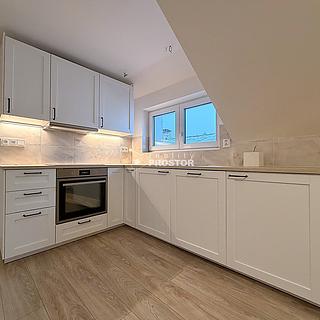 Pronájem bytu 4+kk 90 m² Rudná, Nerudova