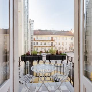 Pronájem bytu 1+1 39 m² Praha