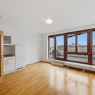 Pronájem bytu 1+kk, garsoniery 32 m&sup2; Praha