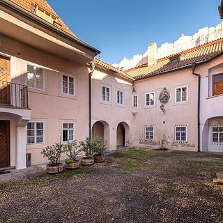 Pronájem bytu 1+1 46 m² Praha Malá Strana, Valdštejnské náměstí