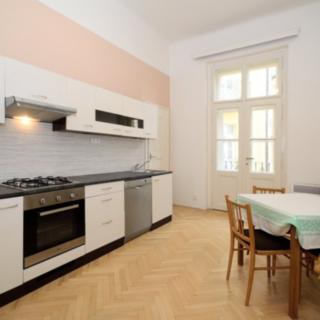 Pronájem bytu 2+1 75 m² Praha Vinohrady, Rybalkova