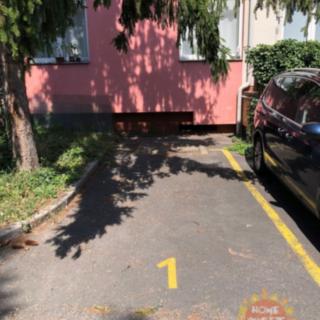 Pronájem parkovacího místa 10 m² Praha