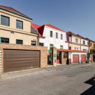 Pronájem rodinného domu, 200m²