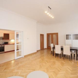 Pronájem bytu 4+1 146 m² Praha Vinohrady, Na Kozačce